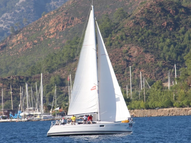 Ein Jeanneau Sun Odyssey 36i mieten in Marmaris