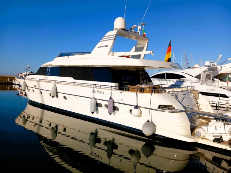 Ein Canados Canados 86 Fly   mieten in Salerno