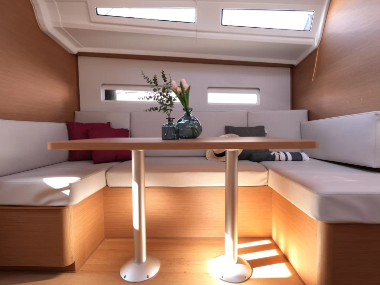 YachtCharter in Salerno - Jeanneau Sun Odyssey 410 auf SamBoat