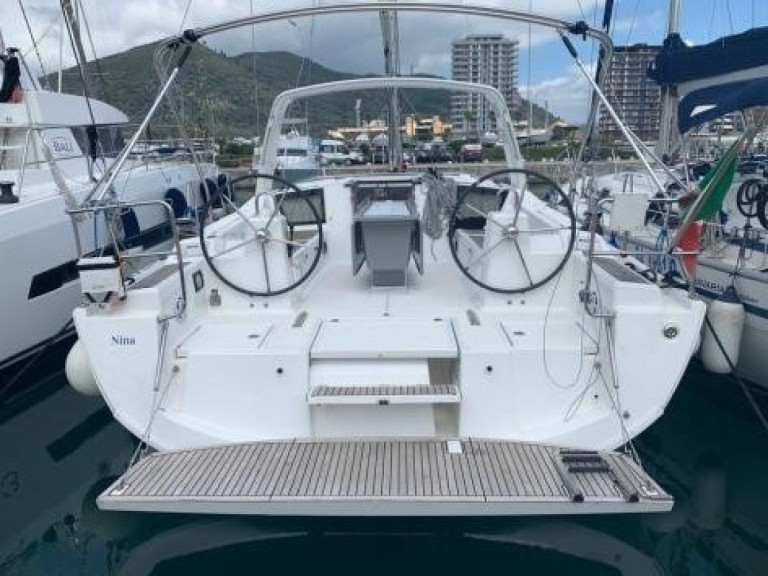 Ein Bénéteau Oceanis 41.1 mieten in Salerno