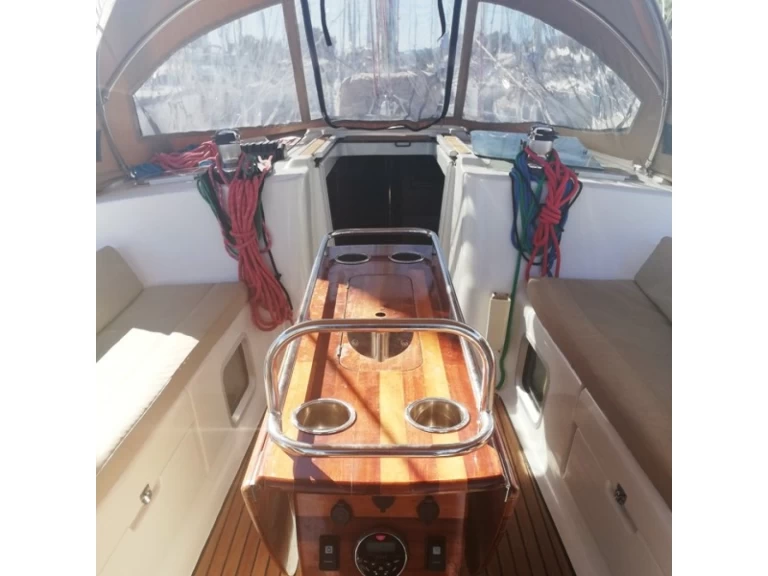Ein Jeanneau Sun Odyssey 43 mieten in Álimos
