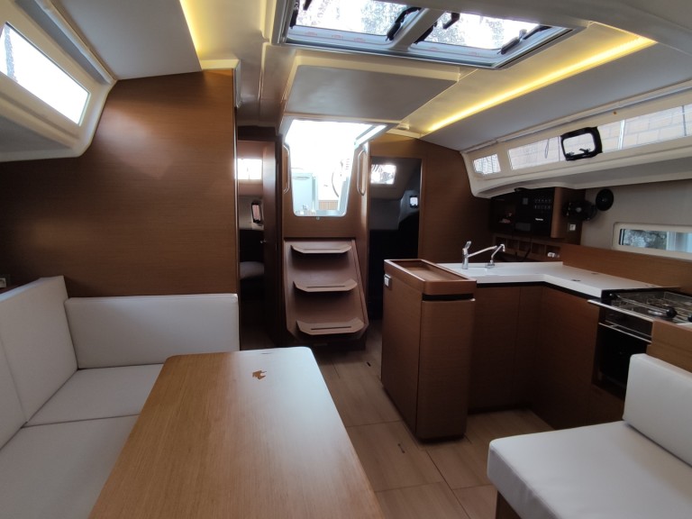 YachtCharter in Furnari - Jeanneau Sun Odyssey 410 auf SamBoat