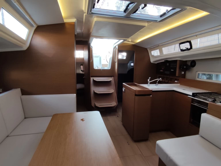 YachtCharter in Furnari - Jeanneau Sun Odyssey 410 auf SamBoat