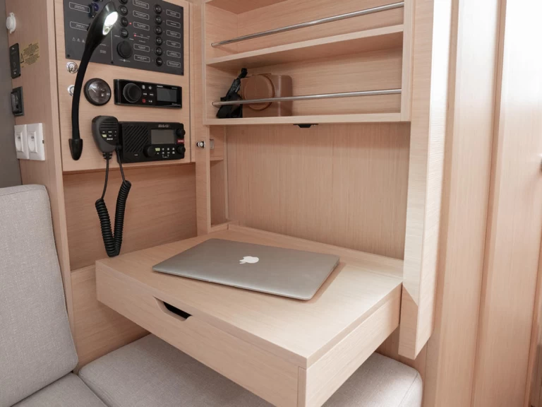 Ein Bénéteau Oceanis 30.1 mieten in Furnari