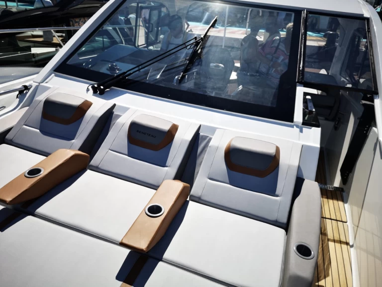 Motorboot mit oder ohne Skipper Bénéteau mieten in Pula