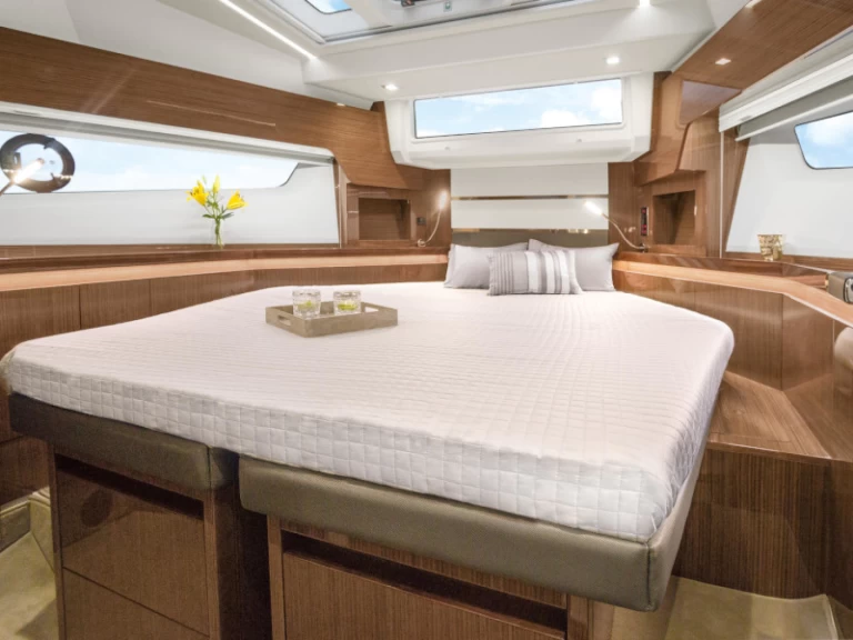 Ein Sealine Sealine F430 mieten in Pula