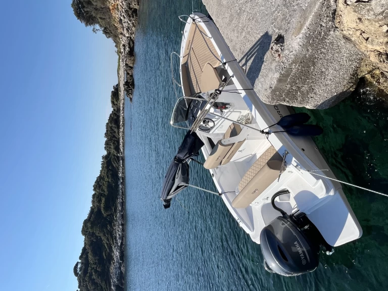 Motorboot mit oder ohne Skipper Barqa mieten in Rovinj