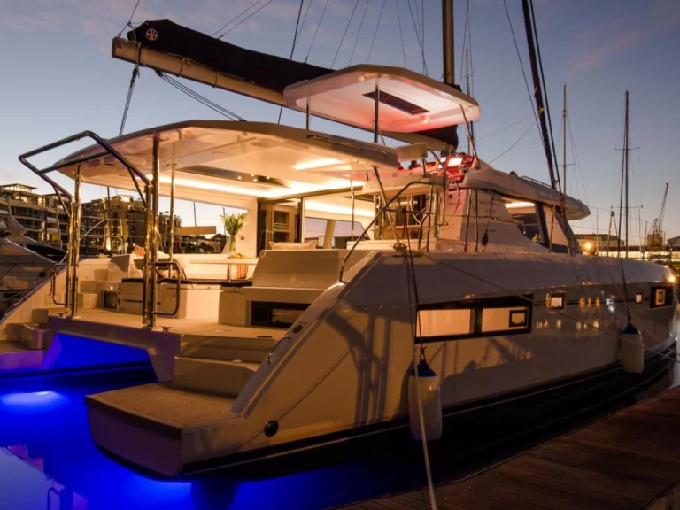 Katamaran mit oder ohne Skipper Leopard mieten in Procida
