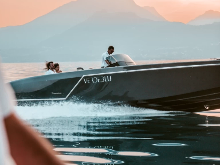 Vermietung Motorboot Frauscher mit Führerschein