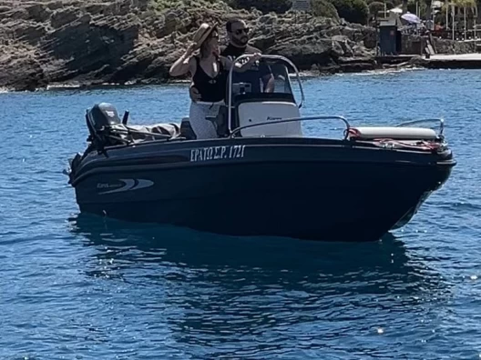 Ein Karel XS 480 mieten in Rhodos