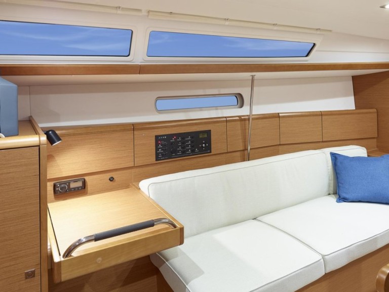 YachtCharter in Procida - Bénéteau Oceanis 38 auf SamBoat