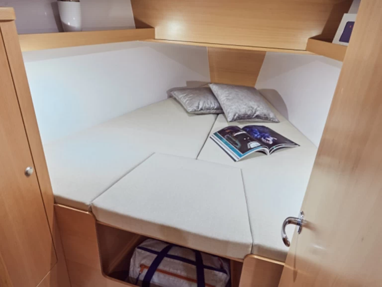 Jeanneau Sun Odyssey 319 mieten Procida