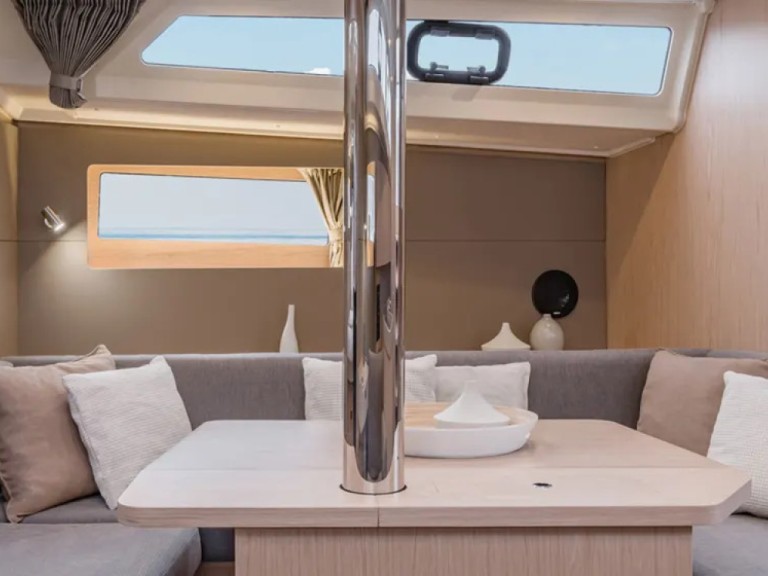 Ein Bénéteau Oceanis 41.1 mieten in Procida