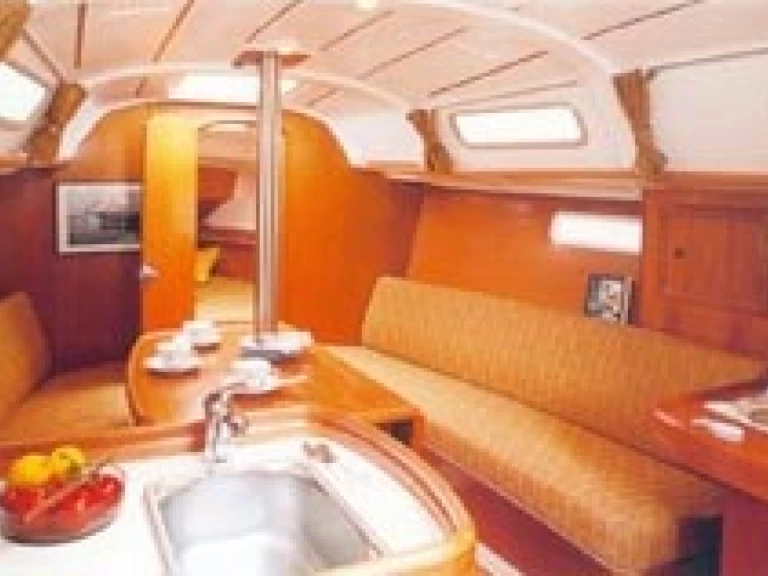 Ein Bénéteau Oceanis 31 mieten in Procida