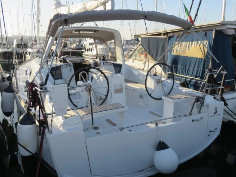 Bénéteau Oceanis 38 mieten Procida
