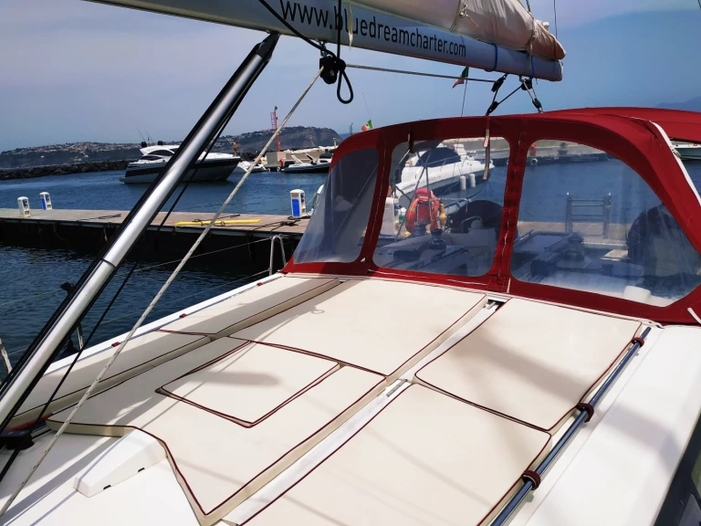 Ein Bénéteau Oceanis 45 mieten in Procida