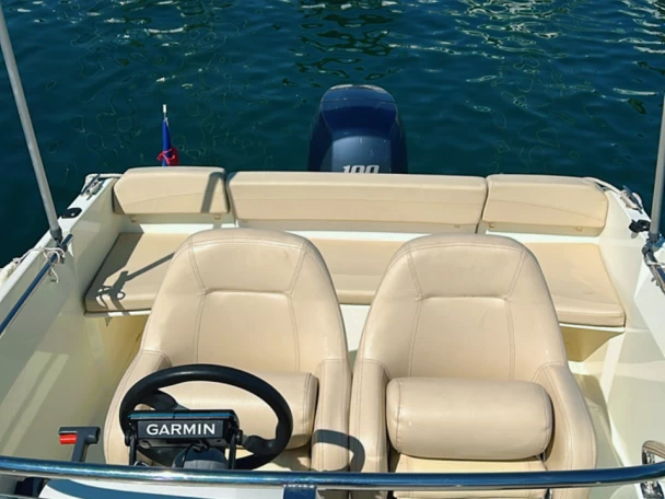 Motorboot mit oder ohne Skipper Jeanneau mieten in Mandelieu-la-Napoule