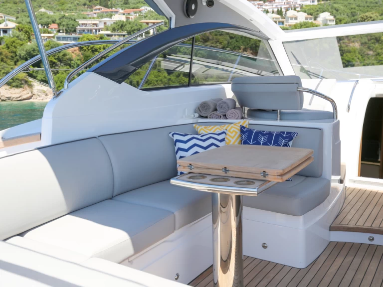 Motorboot mieten in Gouviá - Princess Princess V40