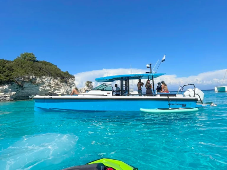 Ein Axopar Axopar 37 Sun-Top mieten in Gouviá