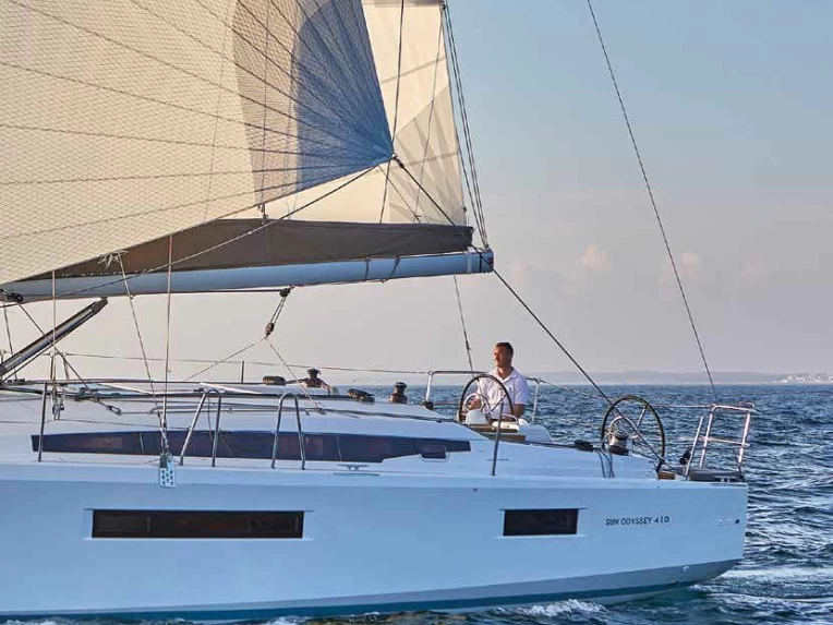 YachtCharter in Capo d'Orlando - Jeanneau Sun Odyssey 440 auf SamBoat