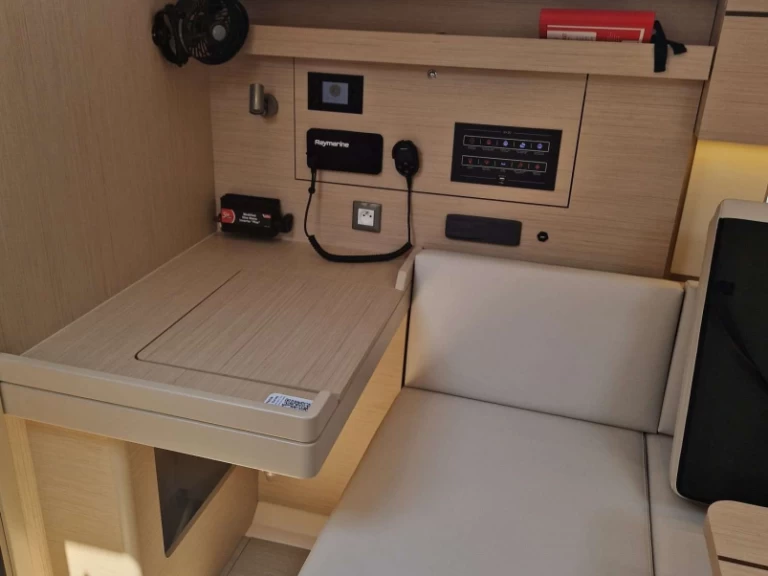 Segelboot mit oder ohne Skipper Bénéteau mieten in Gouviá