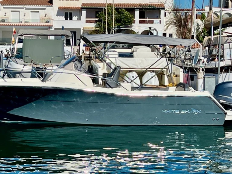 Motorboot mit oder ohne Skipper White Shark mieten in Empuriabrava