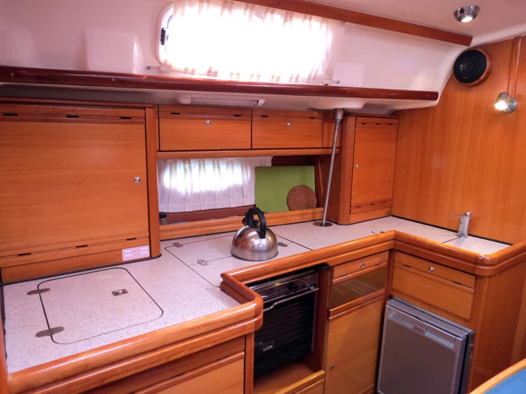 Ein Bavaria Bavaria 42 Cruiser mieten in Lavrion