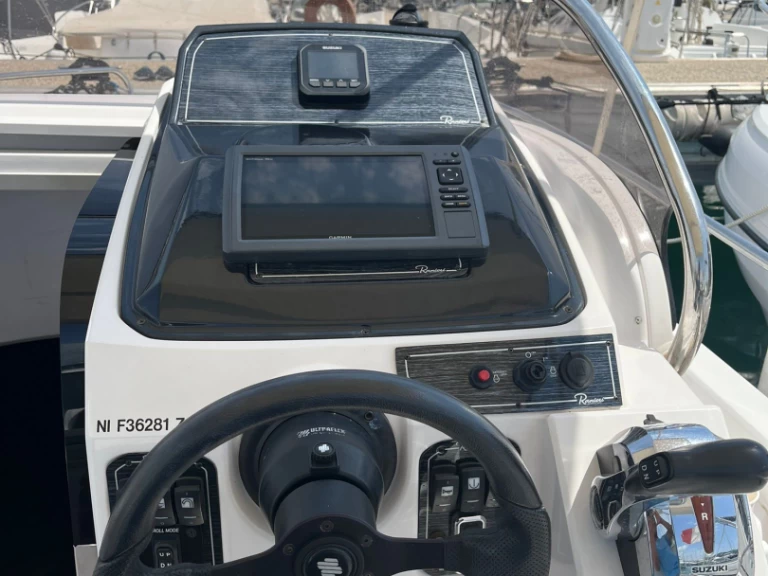 Vermietung Motorboot Ranieri mit Führerschein