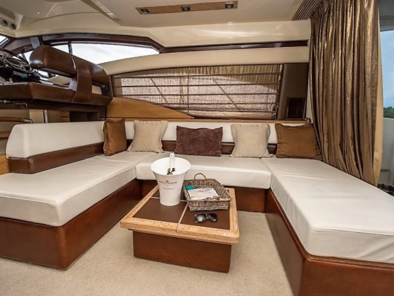 Ein Azimut Azimut 47 Fly mieten in Šibenik