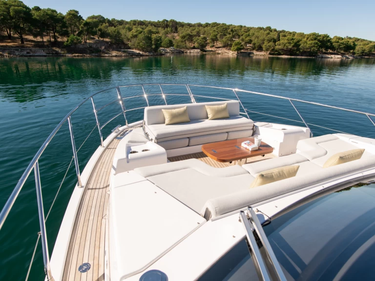 Ein Azimut Azimut 60 Fly mieten in Šibenik