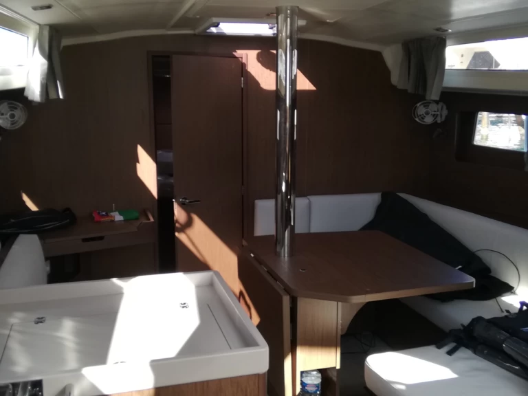 YachtCharter in Vibo Marina - Bénéteau Oceanis 41.1 auf SamBoat