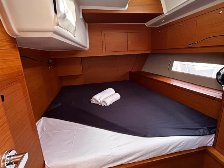 Boot mieten Furnari günstig Dufour 470