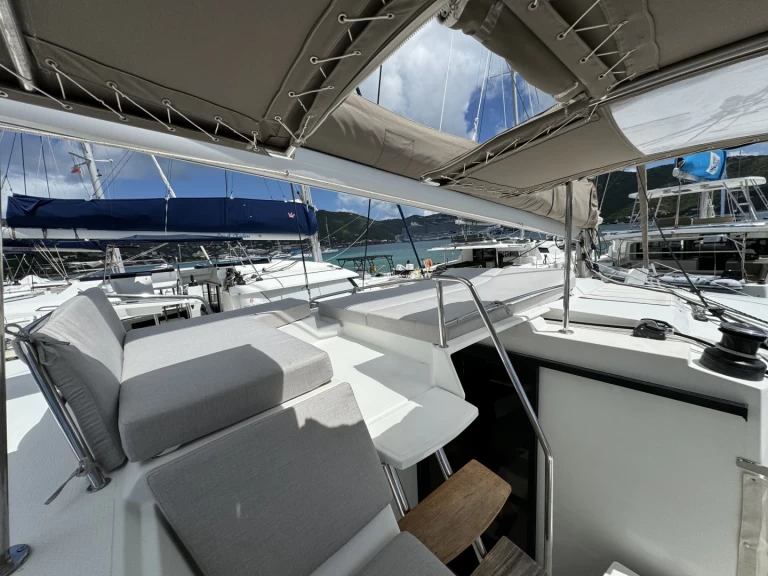 Katamaran mieten in Road Town - Fountaine Pajot Fountaine Pajot Helia 44
