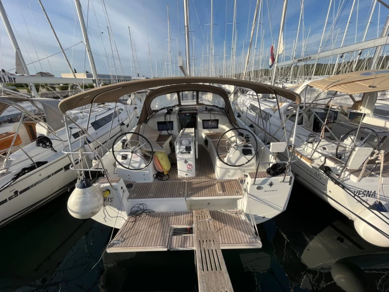 Ein Jeanneau Sun Odyssey 410 mieten in Sukošan