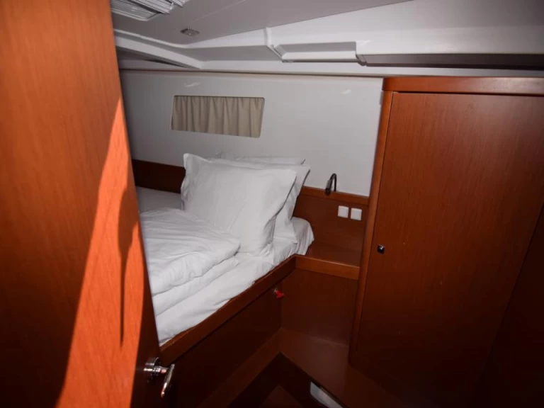 Ein Bénéteau Oceanis 45 mieten in Sukošan