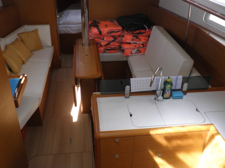 Segelboot mit oder ohne Skipper Jeanneau mieten in Sukošan