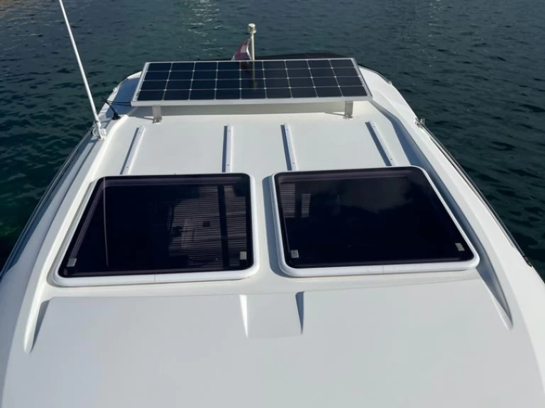 Ein Jeanneau Merry Fisher 895 mieten in Sukošan