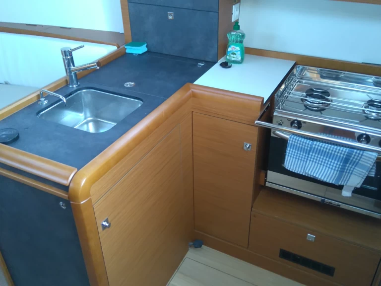 Ein Jeanneau Sun Odyssey 349 mieten in Sukošan
