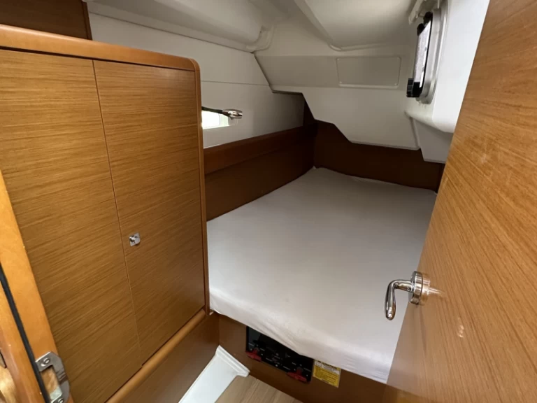 Ein Jeanneau Sun Odyssey 389 mieten in Drage