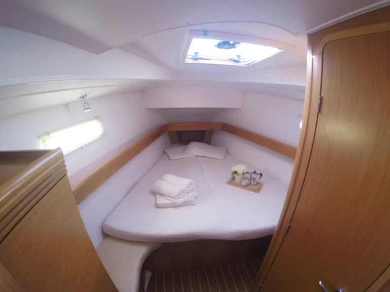 Ein Jeanneau Sun Odyssey 42 DS mieten in Lefkáda