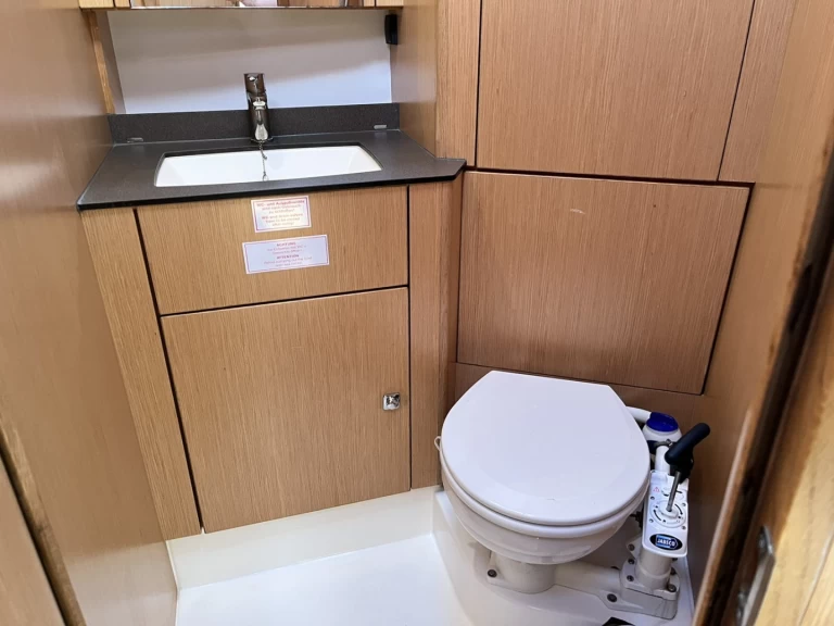 Ein Bavaria Cruiser 41 mieten in Lavrion