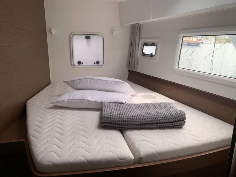 YachtCharter in Lavrion - Lagoon Lagoon 42 auf SamBoat