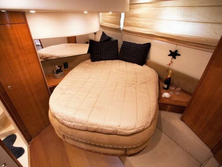 Motorboot mit oder ohne Skipper Azimut mieten in Glyfáda