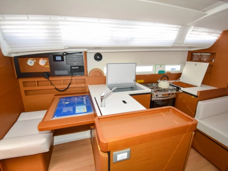 Ein Jeanneau Sun Odyssey 410 mieten in Marmaris
