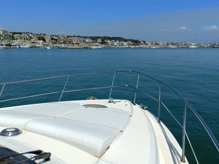 Motorboot mit oder ohne Skipper Azimut mieten in Nettuno