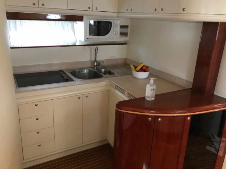 Boot mieten Nettuno günstig Rizzardi 50 Top Line