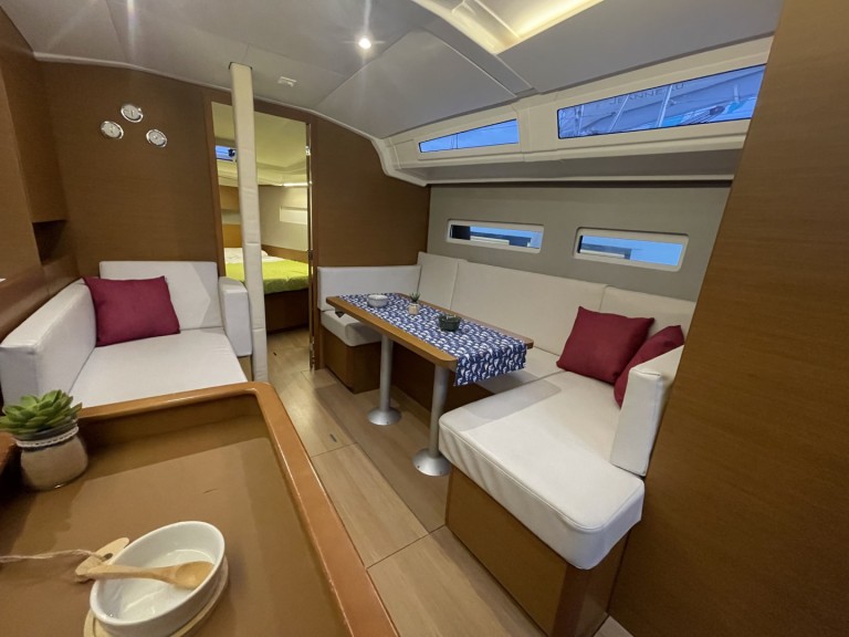 Boot mieten Salerno günstig Sun Odyssey 410