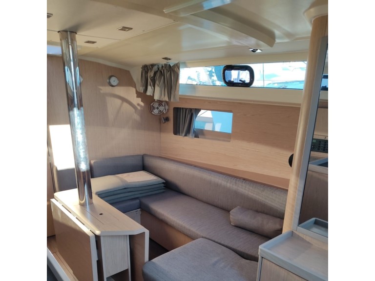 Ein Bénéteau Oceanis 41.1 mieten in Salerno