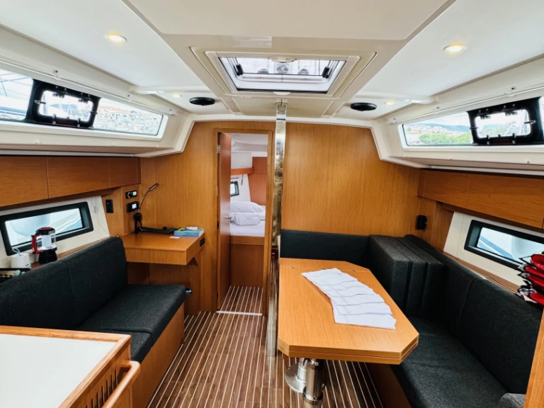 Bootsverleih Bavaria Bavaria C38 Novi Vinodolski Samboat