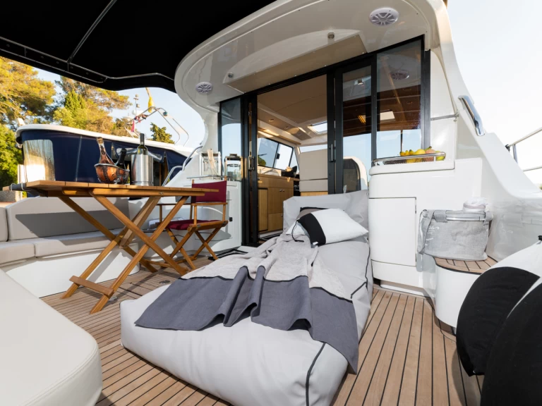 Ein Sas Vektor ADRIANA 36 mieten in Novi Vinodolski